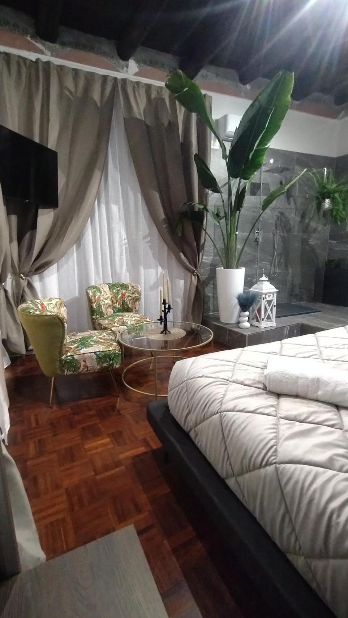 Plebiscito Suite Apartment เนเปิลส์ ภายนอก รูปภาพ